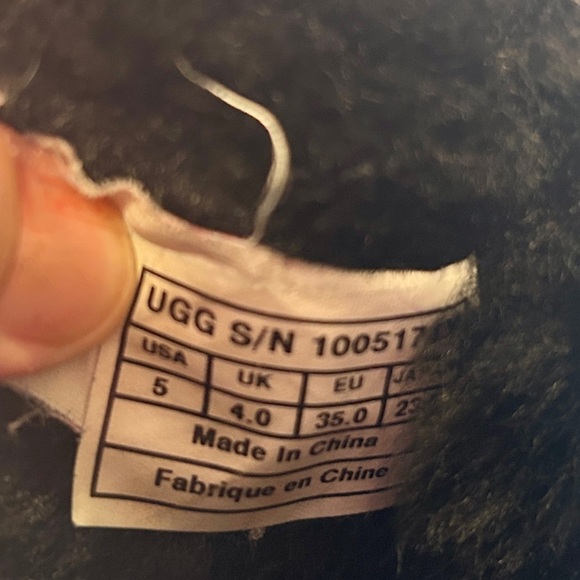 Women’s UGG short boots, black/silver reversible sequins, size 5 - Picture 4 of 5